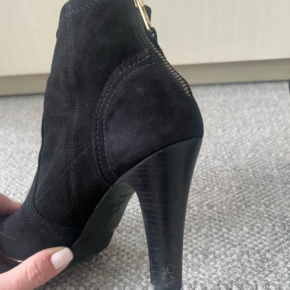 Tory Burch Black Heeled Boots with Gold Zipper - Picture 6 of 6